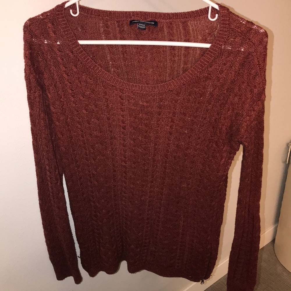 Long sleeve sweater w/ zippers on bottom